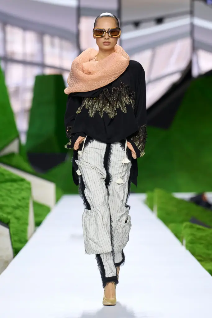 Grafik motifler ve folklorik katmanlar