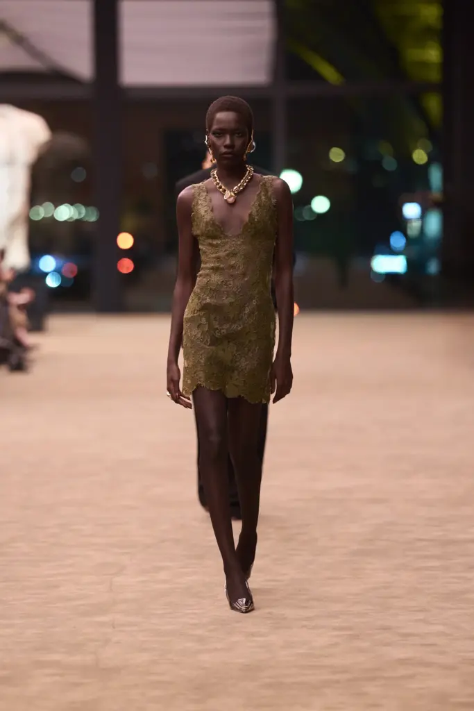 Paris Fashion Week Saint Laurent sonbahar kış