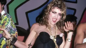 Payetlerden suni kürklere: Hafta sonu partileri için stil rehberi