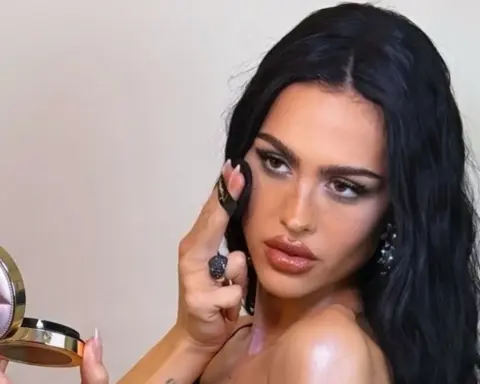 Podyumdan güzellik trendlerine: 90’ların süper model makyajı nasıl yapılır?