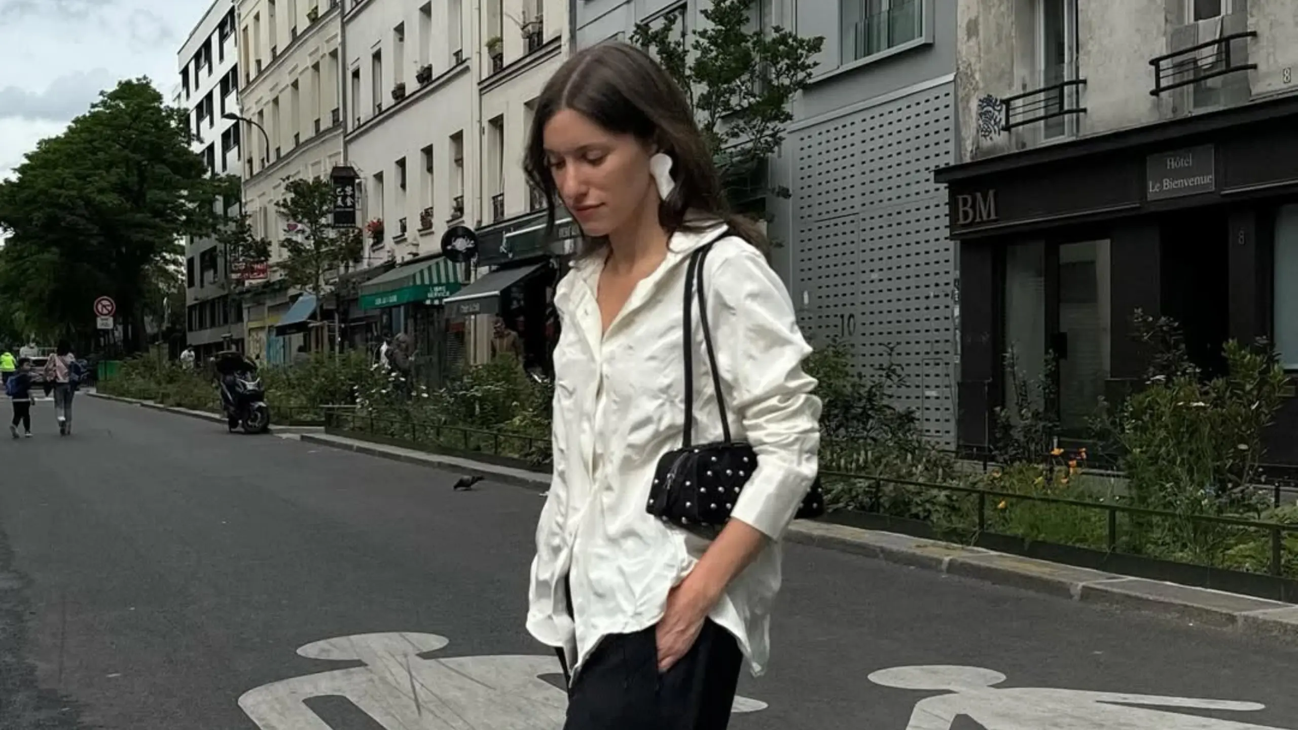 Punk akımından Valentino’ya: Zımba detaylı çantaların yükselişi