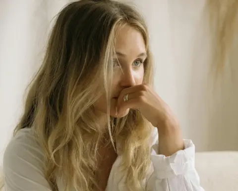 Regl öncesi duygusal yoğunluğunuzu dengeleyecek 5 pratik