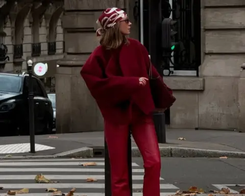 Renkli pantolonlar nasıl kombinlenir?