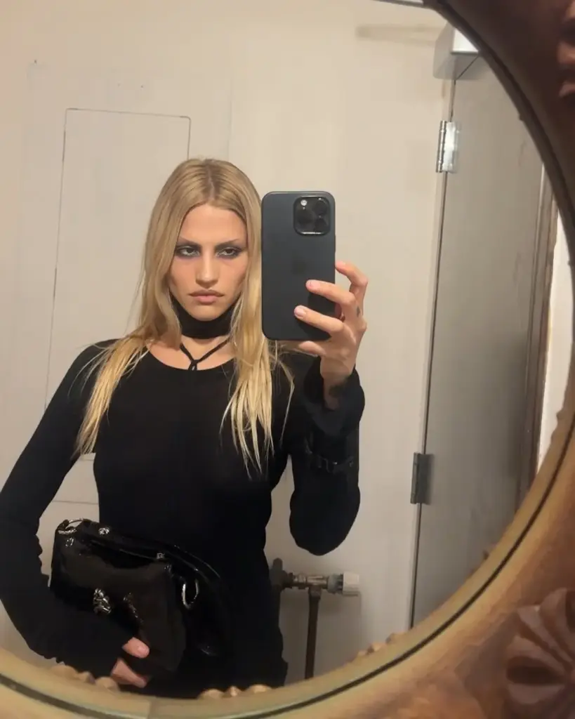 Gizemle zarifliğin buluşması