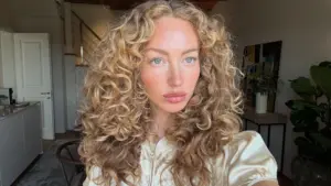 “Sandy blonde” saç rengi ile ışıltının yeni dönemi başlıyor