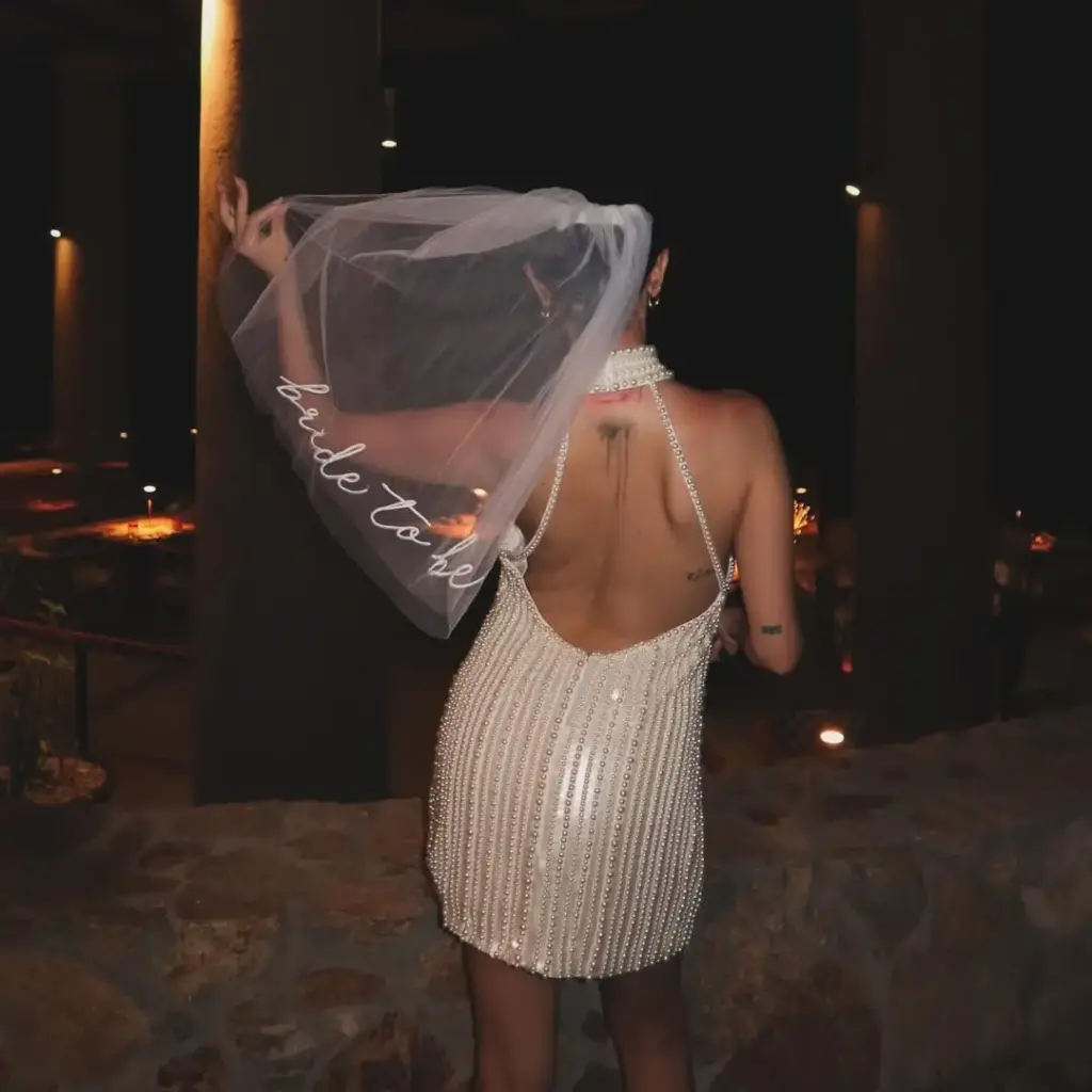 Selena Gomez bekarlığa veda