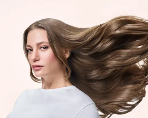 Serenay Sarıkaya ve Elseve'den parlaklığın ötesi, saçta "gloss" etkisi