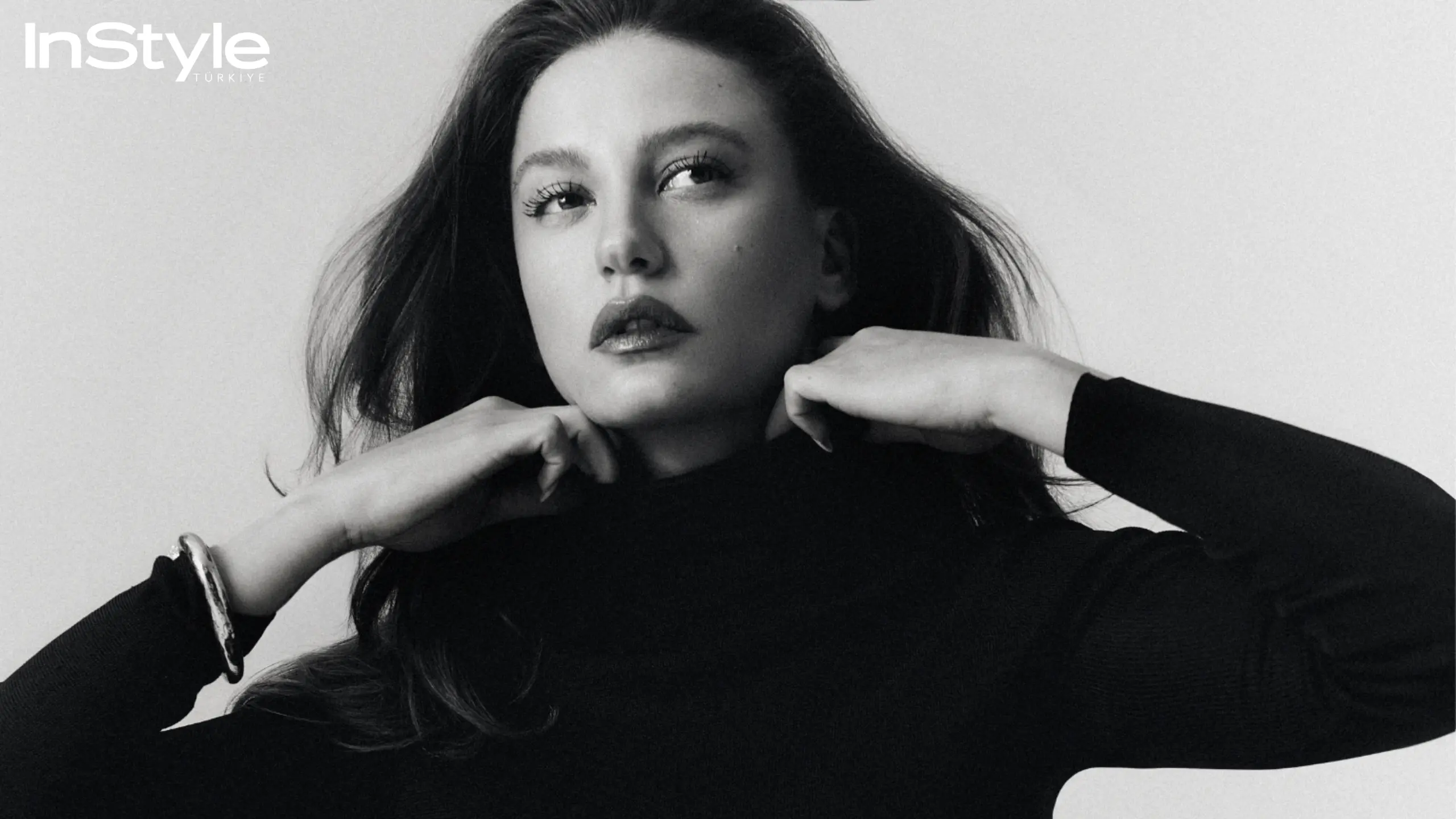 Serenay Sarıkaya: “Yaşamı ve onadair her şeyi çok seviyorum”