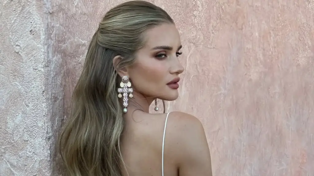 Sessiz lüks estetiği “uptown blonde” saç rengine ilham veriyor