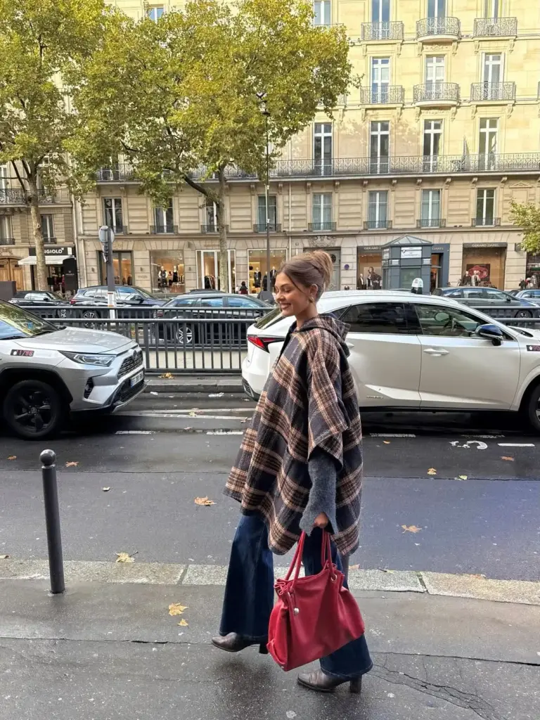 Gardırobunuzun çok yönlü yıldızı pelerin ceketler