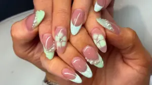 Sezonun favori rengi tırnaklarda: Millennial mint nails