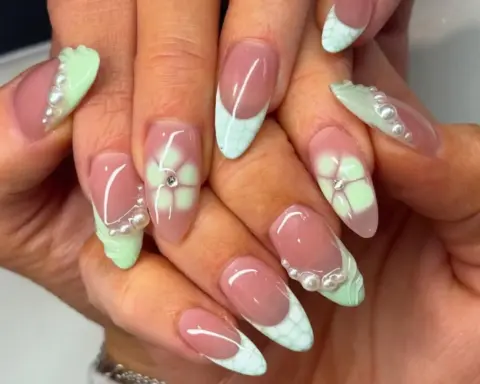 Sezonun favori rengi tırnaklarda: Millennial mint nails