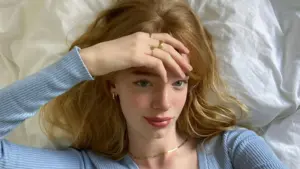 Soft Apricot Blonde: Saç rengi trendlerine sıcak bir dokunuş