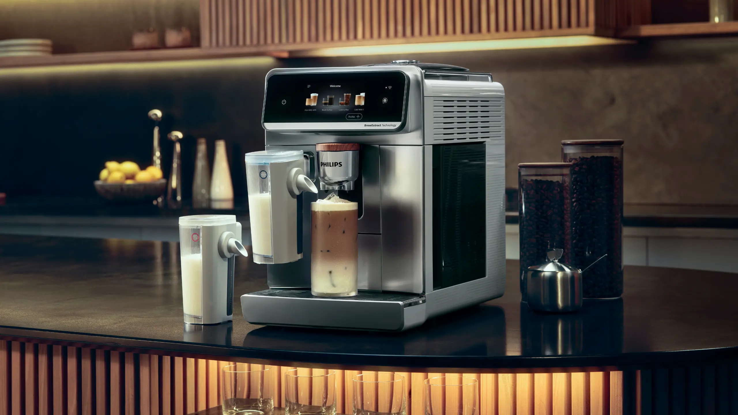 Soğuk kahve trendi yapay zekâyla buluşuyor: Philips Café Aromis ile evde yeni nesil barista deneyimi 