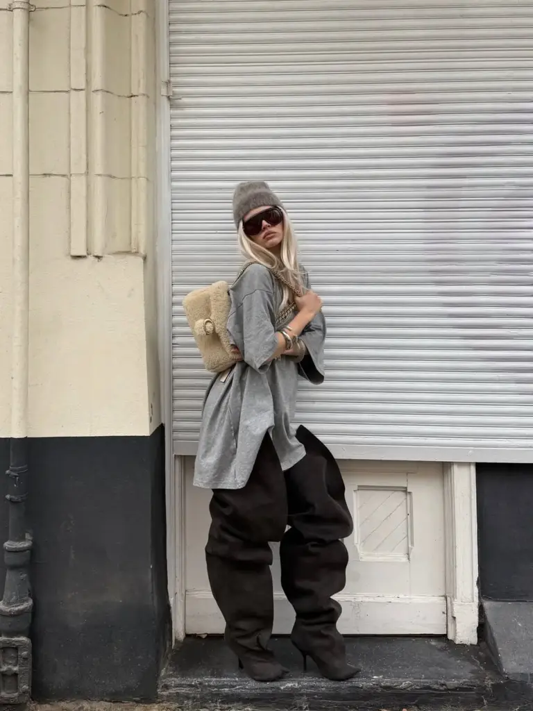 Sokak stilinde oversize çizmeler