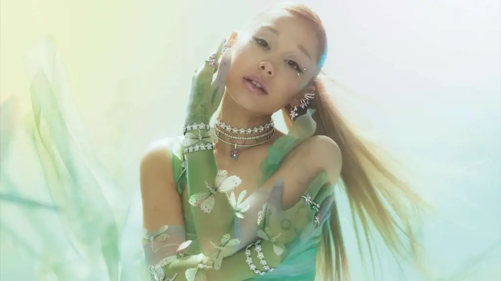 Swarovski, Ariana Grande ile yeni kapsül koleksiyonunu tanıttı