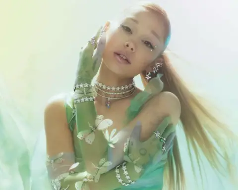 Swarovski, Ariana Grande ile yeni kapsül koleksiyonunu tanıttı
