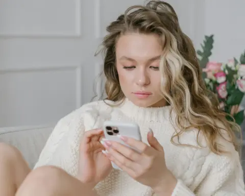 “Swipe kültürü”: Hızlı tüketilen ilişkiler duygularınızı nasıl etkiliyor? 