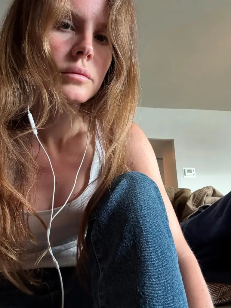 sad girl lana del rey