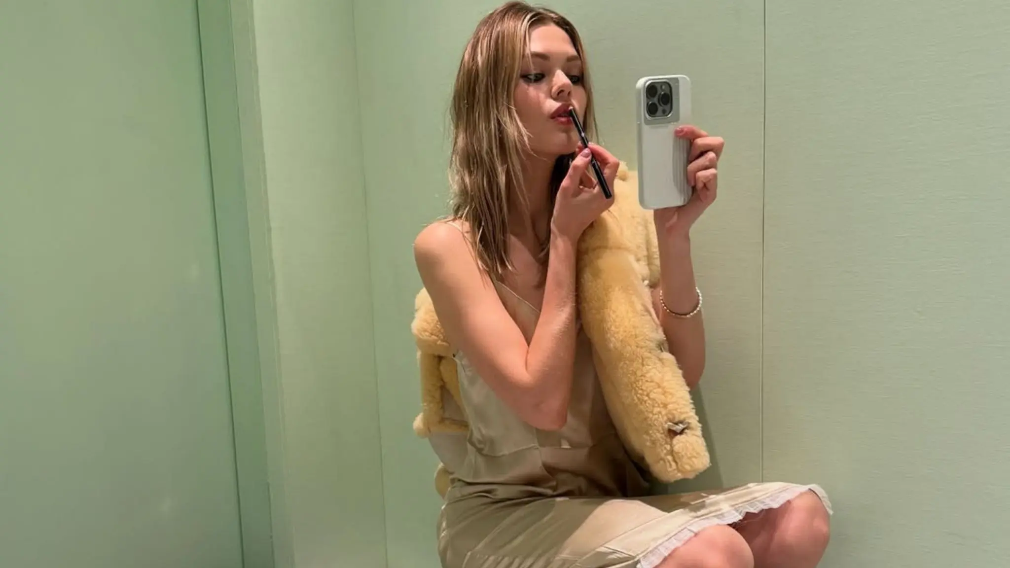 TikTok’un yükselişe geçen makyaj trendi: Monokrom makyaj 