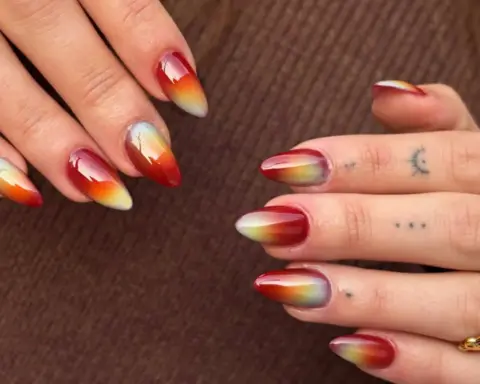 Yaz enerjisini tırnaklara taşıyan 6 ombre nail art fikri