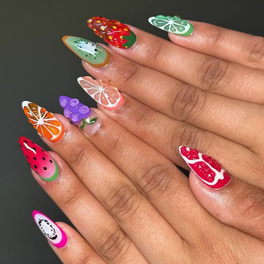 Fruit nails trendi