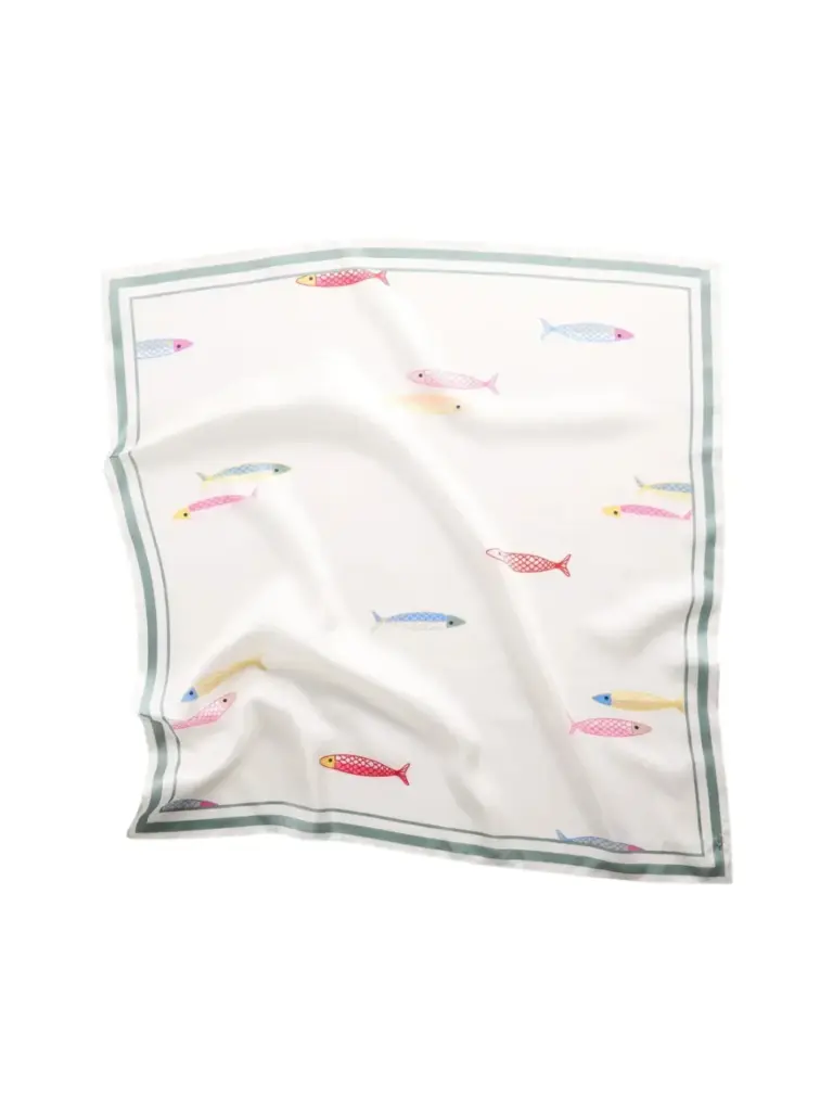 Gap Bandana  Yaz stiline nostaljik dokunuş: Bandanalar geri döndü 