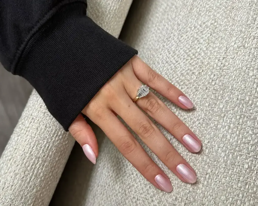 Pembe metalik yansımalar