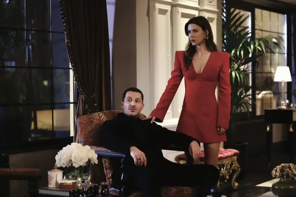 Yeraltı dizisi uraz kaygılaroğlu ve devrim Özkan 