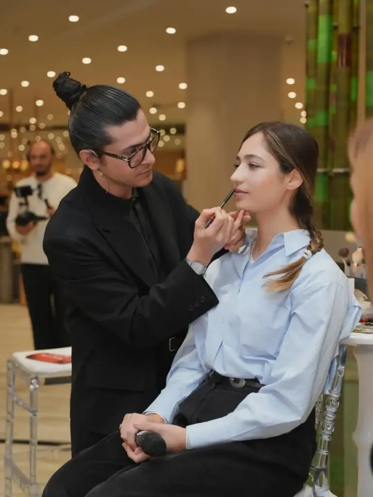 Kırmızı ruj odaklı uygulama