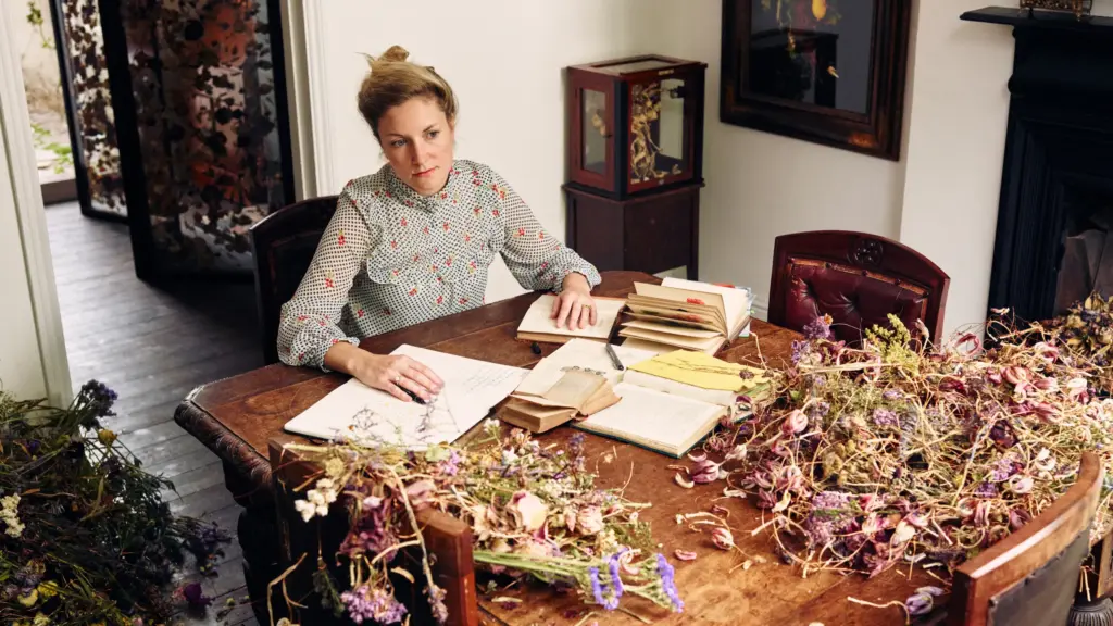 enstelasyon sanatçısı Rebecca Louise Law