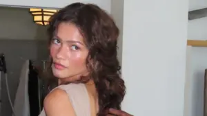 Zendaya’nın Athena ilhamlı güzellik görünümü