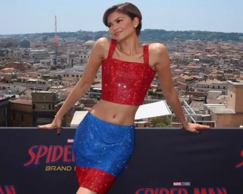 Zendaya Spider-Man evreninin renklerini kırmızı halıya taşıyor